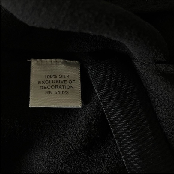 Vintage 2005 Banana Republic 100% Silk Black Embroidered Blouse Batwing Empire - Picture 7 of 7